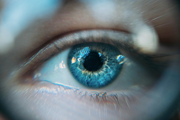 acide hyaluronique sous les yeux