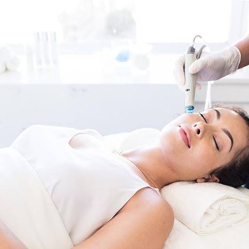 Soin hydrafacial pour la peau